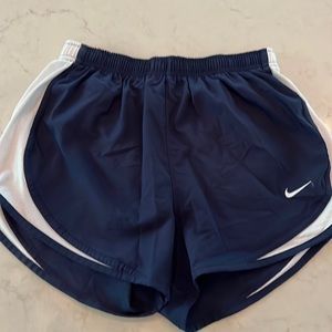 Women’s Nike medium tempo shorts
